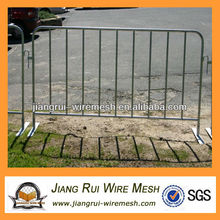 pedestrian fence / pedestrian barrier